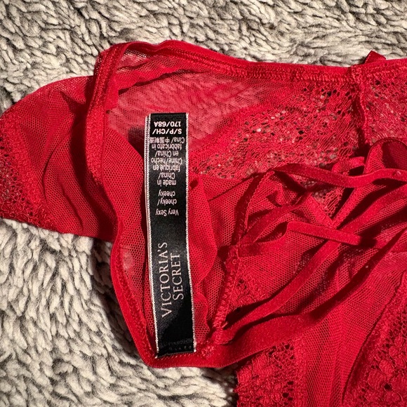 Victoria's Secret Red Lace Bra Set - Picture 6 of 7